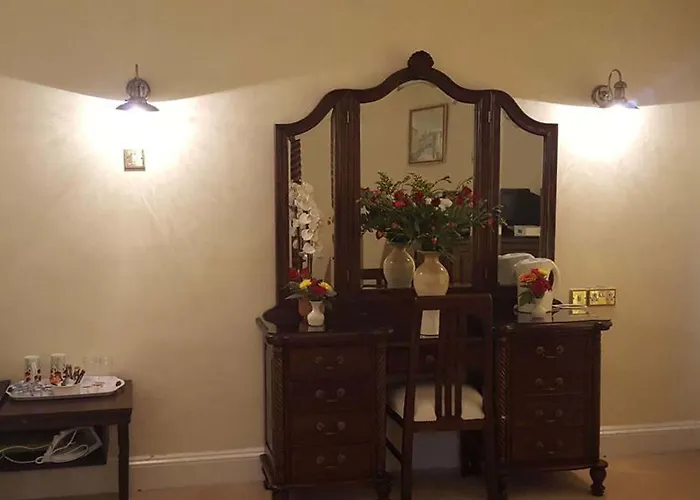 Courtmacsherry Hotel Отель 3*